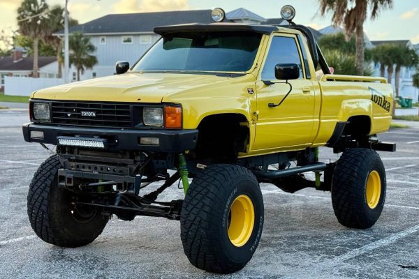 1986 Toyota Pickup 4x4 5-Speed Manual, 22R 4-Cylinder 1986 Toyota Pickup 4x4 5-Speed Manual, 22R 4-Cylinder