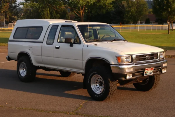 1994 Toyota Pickup DX XtraCab 5-speed 4×4 1994 Toyota Pickup DX XtraCab 5-speed 4×4
